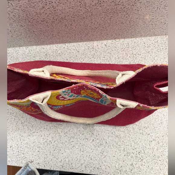 🩷3/$15 Pink Burlap Tote 17W x 12”H x 6.5” Width NWOT - Picture 4 of 10